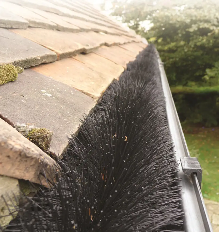 Black Hedgehog Gutter Brush (16m X 100mm) 4 Black Hedgehog Gutter Brush (16m X 100mm) - Image 2