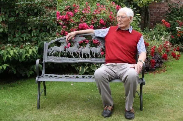 100% Cast Iron Garden Bench With Horses And Tree 7 100% Cast Iron Garden Bench With Horses And Tree - Image 5