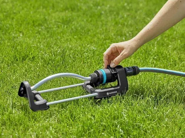 Gardena EcoLine Oscillating Sprinkler 4 Gardena EcoLine Oscillating Sprinkler - Image 2